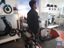 Penjualan Motor Listrik Cuma 1%, Subsidi Bisa Nambah Pembeli?