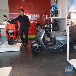 Wah! Jokowi Beri Subsidi Rp 1,7 T untuk 250.000 Motor Listrik