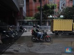 Awas Jatuh, Jalan 'Neraka' Bermunculan di Depan PIM