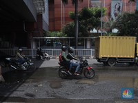 Awas Jatuh, Jalan 'Neraka' Bermunculan di Depan PIM