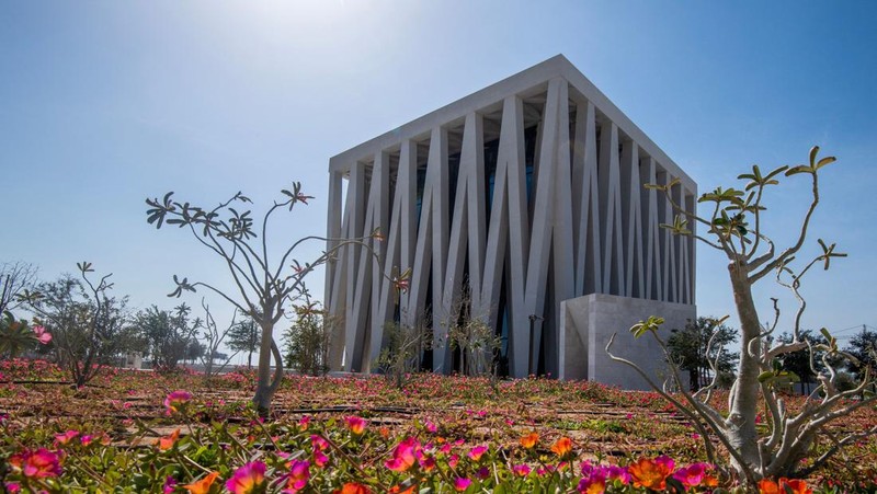 Sinagoga Moses Ben Maimon digambarkan selama tur media di Abrahamic Family House di Abu Dhabi pada 21 Februari 2023. - Uni Emirat Arab telah membuka pusat yang menampung masjid, gereja, dan sinagog resmi pertama di negara itu dengan tujuan untuk mempromosikan koeksistensi antaragama di negara Muslim. (RYAN LIM/AFP via Getty Images)