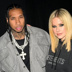 Avril Lavigne & Tyga Sudah Resmi Berpacaran, Ini Buktinya...