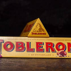 Toblerone Tak Bisa Lagi Pakai Logo Gunung Swiss, Ini Sebabnya