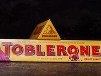 Toblerone Tak Bisa Lagi Pakai Logo Gunung Swiss, Ini Sebabnya