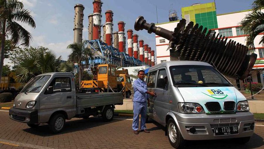 Mobil listrik yang digunakan oleh anak usaha PT Perusahaan Listrik Negara (Persero) yakni PT Pembangkitan Jawa-Bali (PJB) ini diproduksi oleh industri lokal di Wringinanom, Gresik. (Pool/Agus Trimukti/Humas PLN)