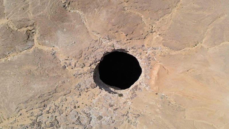 Pemandangan udara yang diambil pada 6 Juni 2021 menunjukkan Sumur Barhout yang dikenal sebagai 