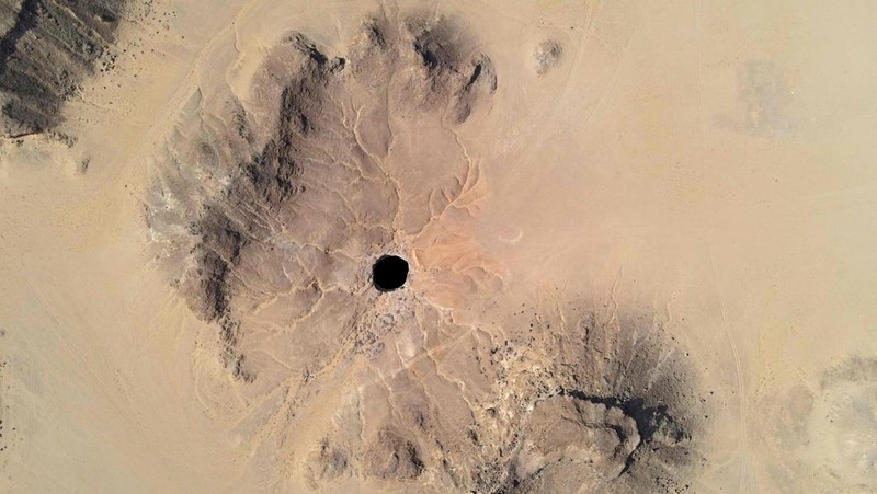 Pemandangan udara yang diambil pada 6 Juni 2021 menunjukkan Sumur Barhout yang dikenal sebagai 