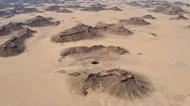 Pemandangan udara yang diambil pada 6 Juni 2021 menunjukkan Sumur Barhout yang dikenal sebagai 
