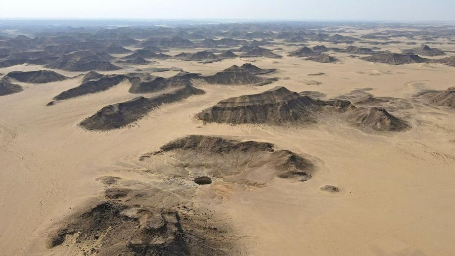 Pemandangan udara yang diambil pada 6 Juni 2021 menunjukkan Sumur Barhout yang dikenal sebagai