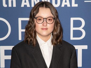 Aktris Bella Ramsey Ngaku Menyesal Terbuka Soal Keputusannya Menjadi Non-Biner