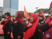 Demo May Day, Buruh Pakai Sunscreen Antisipasi Cuaca Panas