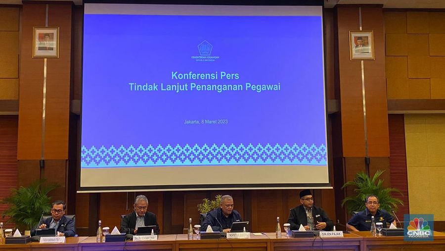 Konferensi Pers Perkembangan Pemeriksaan Sdr RAT dan Sdr ED. (CNBC Indonesia/Anisa Sopiah)