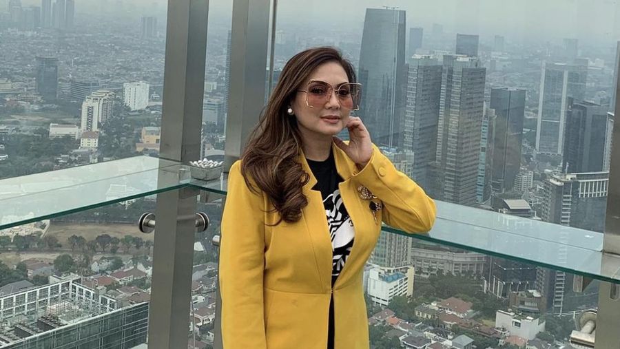 Nia Daniaty Hobi Makan di Resto hingga Nikmati Teh Turki