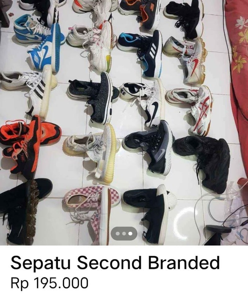 Sepatu branded impor bekas ramai dijual di media sosial, menyerang pasar Indonesia! (Tangkapan Layar Toko Online)