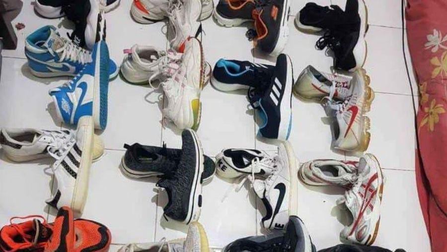 Sepatu branded impor bekas ramai dijual di media sosial, menyerang pasar Indonesia! (Tangkapan Layar Toko Online)