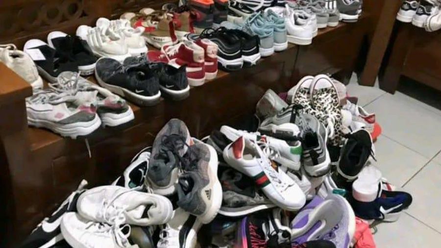 Sepatu branded impor bekas ramai dijual di media sosial, menyerang pasar Indonesia! (Tangkapan Layar Toko Online)