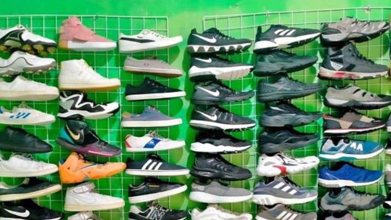 Sepatu branded impor bekas ramai dijual di media sosial, menyerang pasar Indonesia! (Tangkapan Layar Toko Online)