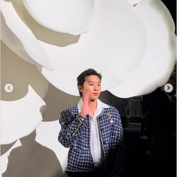 Viral Park Seo Joon di Chanel, Ternyata Pakai Jaket Perempuan