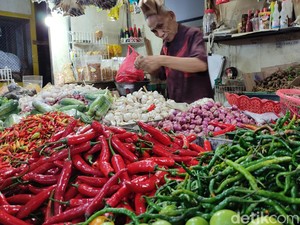 Harga Sembako Jatim 20 Maret 2025: Ayam Kampung Turun, Cabai Besar Naik