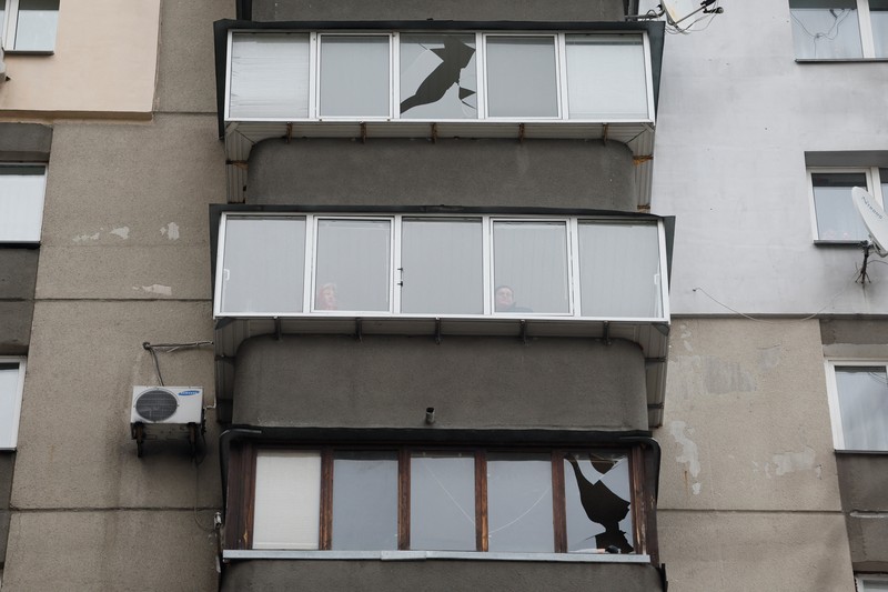 Asap mengepul setelah serangan rudal Rusia di Kyiv pada 9 Maret 2023. Asap mengepul setelah serangan rudal Rusia di Kyiv pada 9 Maret 2023. (SERGEI SUPINSKY/AFP via Getty Images)