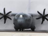 Jokowi Saksikan Prabowo Serahkan Pesawat Hercules ke Kepala Staf AU