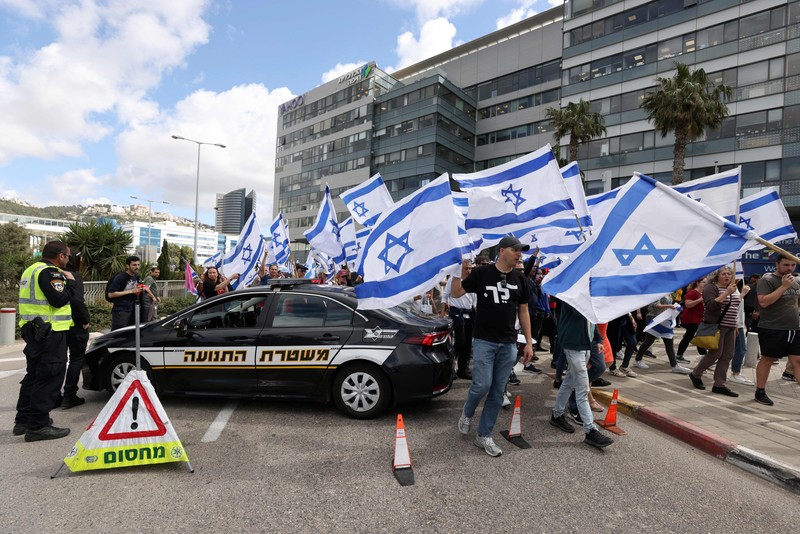 Warga Israel memprotes RUU reformasi peradilan kontroversial pemerintah, di Haifa pada 9 Maret 2023. Warga Israel memprotes RUU reformasi peradilan kontroversial pemerintah, di Haifa pada 9 Maret 2023. (JALAA MAREY/AFP via Getty Images)