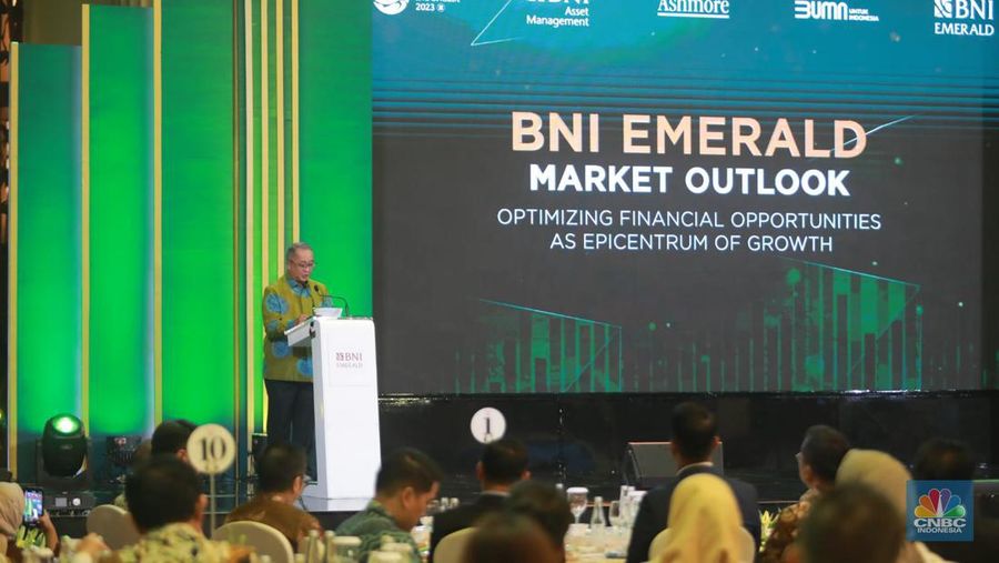 Presiden Direktur Bank Negara Indonesia Royke Tumilaar, dalam BNI Emerald Market Outlook dengan tema