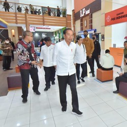 Jokowi Kaget Pas Tinjau Kantor Pajak Solo, Ada Apa Ya?