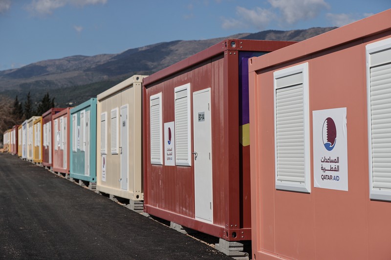 Tampilan peti kemas, masing-masing 18 meter persegi dan terdiri dari kamar tidur dan kamar mandi, dibangun untuk Piala Dunia FIFA 2022, pengiriman untuk para penyintas gempa, di Hatay, Turkiye pada 09 Maret 2023. Tampilan peti kemas, masing-masing 18 meter persegi dan terdiri dari kamar tidur dan kamar mandi, dibangun untuk Piala Dunia FIFA 2022, pengiriman untuk para penyintas gempa, di Hatay, Turkiye pada 09 Maret 2023. Qatar telah menyumbangkan 10.000 peti kemas ke Turkiye yang dilanda gempa dan direncanakan untuk menetapkan 5.000 di antaranya di distrik Iskenderun di Hatay. (Oguz Yeter/Anadolu Agency via Getty Images)