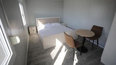 img-title