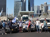 Israel Gonjang-Ganjing, Demo Besar Blokir Jalan Tol & Bandara