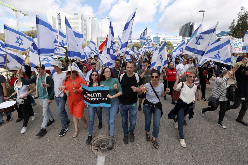 Warga Israel memprotes RUU reformasi peradilan kontroversial pemerintah, di Haifa pada 9 Maret 2023. Warga Israel memprotes RUU reformasi peradilan kontroversial pemerintah, di Haifa pada 9 Maret 2023. (JALAA MAREY/AFP via Getty Images)