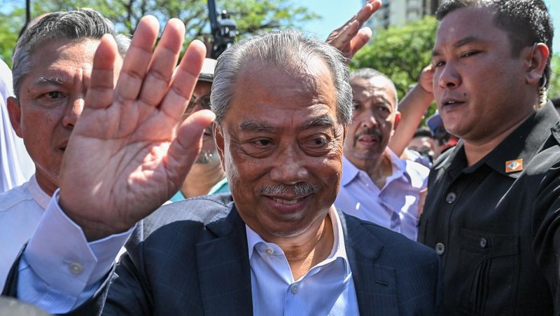 Badan anti-korupsi Malaysia menangkap mantan Perdana Menteri (PM) Muhyiddin Yassin pada hari Kamis, (9/3/2023). Ia dituding melakukan penyalahgunaan kekuasaan dan juga pencucian uang. (NurPhoto via Getty Images)