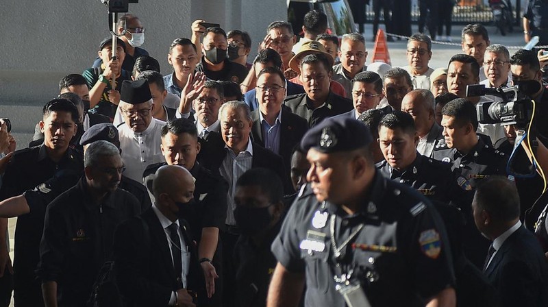Badan anti-korupsi Malaysia menangkap mantan Perdana Menteri (PM) Muhyiddin Yassin pada hari Kamis, (9/3/2023). Ia dituding melakukan penyalahgunaan kekuasaan dan juga pencucian uang. (NurPhoto via Getty Images)