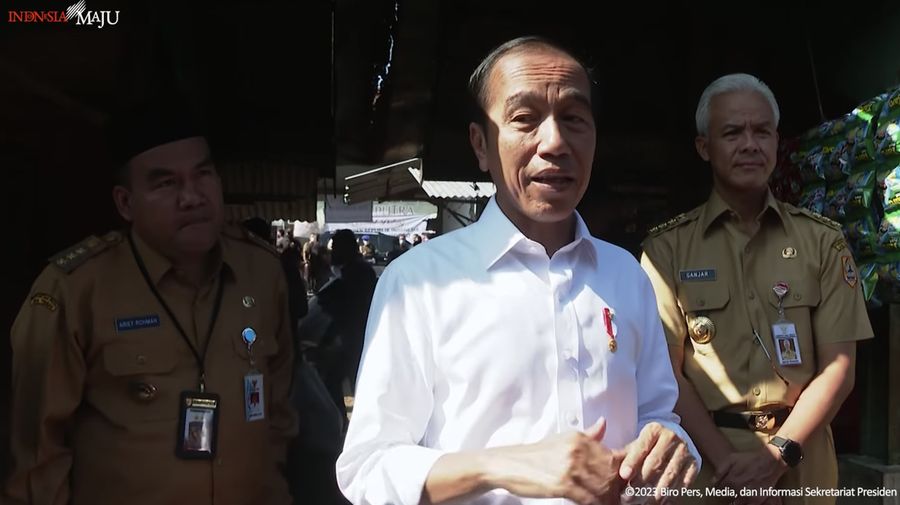 Keterangan Pers Presiden Jokowi saat kunjungi Pasar Mendenrejo, Blora, 10 Maret 2023. (Tangkapan layar youtube Setpres RI)