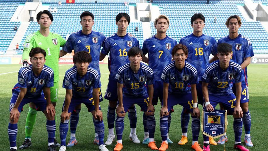 Line Up pemain Jepang saat pertandingan antara Kyrgyz dan Jepang untuk Grup D - AFC U20 Asian Cup Uzbekistan di JAR Stadium pada 06 Maret 2023 di Tashkent, Uzbekistan. (Getty Images/Zhizhao Wu)