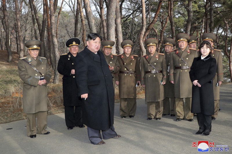 Pemerintah Korea Utara menunjukkan apa yang dikatakannya sebagai latihan artileri di lokasi yang dirahasiakan di Korea Utara, Kamis, 9 Maret 2023. Pemerintah Korea Utara menunjukkan apa yang dikatakannya sebagai latihan artileri di lokasi yang dirahasiakan di Korea Utara, Kamis, 9 Maret 2023. (Korean Central News Agency/Korea News Service via AP)