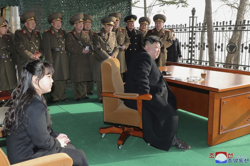Pemerintah Korea Utara menunjukkan apa yang dikatakannya sebagai latihan artileri di lokasi yang dirahasiakan di Korea Utara, Kamis, 9 Maret 2023. Pemerintah Korea Utara menunjukkan apa yang dikatakannya sebagai latihan artileri di lokasi yang dirahasiakan di Korea Utara, Kamis, 9 Maret 2023. (Korean Central News Agency/Korea News Service via AP)