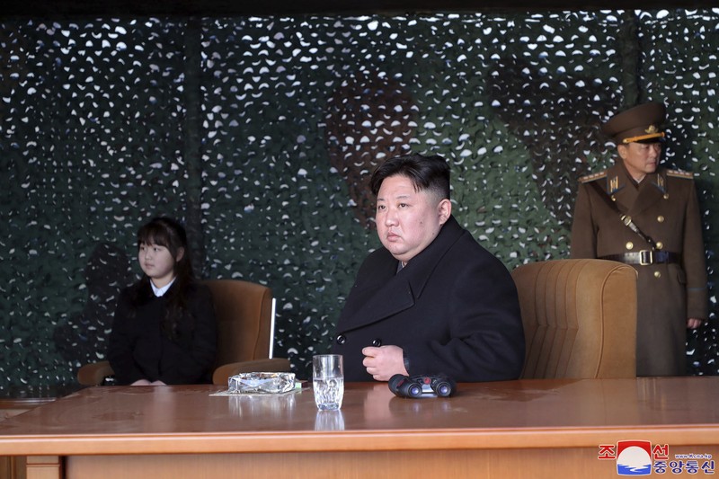 Pemerintah Korea Utara menunjukkan apa yang dikatakannya sebagai latihan artileri di lokasi yang dirahasiakan di Korea Utara, Kamis, 9 Maret 2023. Pemerintah Korea Utara menunjukkan apa yang dikatakannya sebagai latihan artileri di lokasi yang dirahasiakan di Korea Utara, Kamis, 9 Maret 2023. (Korean Central News Agency/Korea News Service via AP)