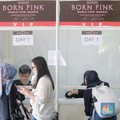 Antusiasme BLINK Hujan-hujanan Tukar Tiket Konser BLACKPINK