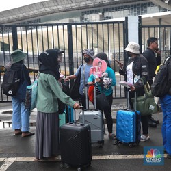 Fans BLACKPINK Dari Luar Kota Mulai Berdatangan, Geret Koper!