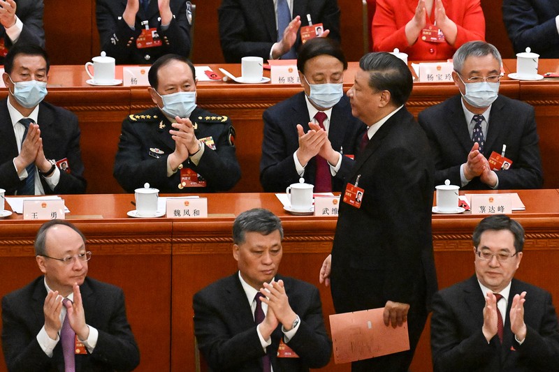 Presiden China Xi Jinping mengambil sumpah setelah terpilih kembali sebagai presiden untuk masa jabatan ketiga selama sesi pleno ketiga Kongres Rakyat Nasional (NPC) di Balai Besar Rakyat di Beijing pada 10 Maret 2023. (AFP via Getty Images/NOEL CELIS) Presiden China Xi Jinping mengambil sumpah setelah terpilih kembali sebagai presiden untuk masa jabatan ketiga selama sesi pleno ketiga Kongres Rakyat Nasional (NPC) di Balai Besar Rakyat di Beijing pada 10 Maret 2023. (AFP via Getty Images/NOEL CELIS)