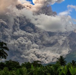 Peringatan! Gunung Merapi Jateng Meletus, Jauhi Radius Ini