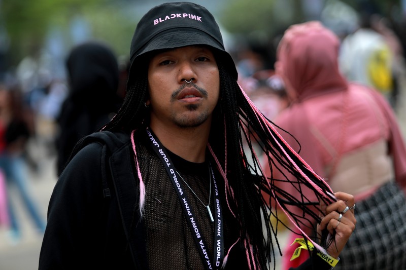 Gaya Nyentrik Blink nonton konser Blackpink di Senayan. (CNBC Indonesia/Muhammad Sabki) Gaya Nyentrik Blink nonton konser Blackpink di Senayan. (CNBC Indonesia/Muhammad Sabki)