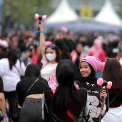 Intip Adu Nyentrik 'Blink' Sebelum Konser Blackpink di GBK