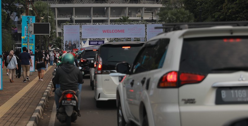 Kemacetan di Kawasan Senayan saat acara konser Blackpink (CNBC Indonesia/Muhammad Sabki) Kemacetan di Kawasan Senayan saat acara konser Blackpink (CNBC Indonesia/Muhammad Sabki)
