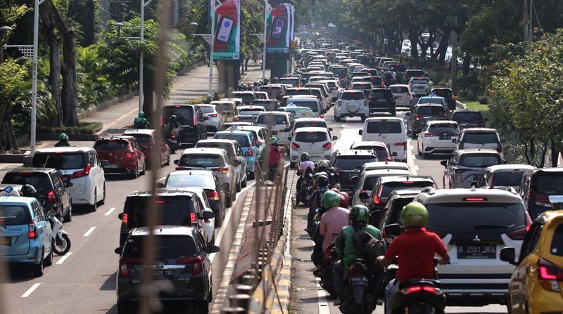 Kemacetan di Kawasan Senayan saat acara konser Blackpink (CNBC Indonesia/Muhammad Sabki)