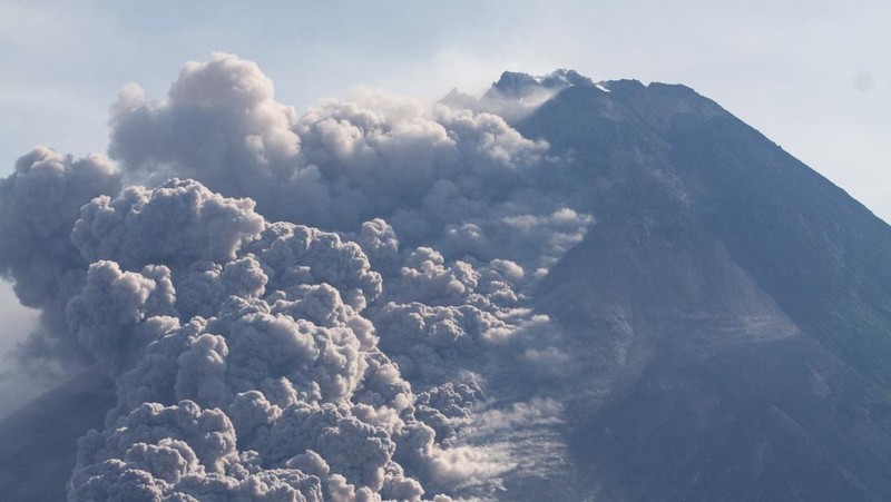 Lava spews out of Mount Merapi, Indonesia's most active volcano, as seen from the Kaliurang Selatan village in Srumbung, Magelang, Central Java on March 12, 2023. (Photo by DEVI RAHMAN / AFP) (Photo by DEVI RAHMAN/AFP via Getty Images)