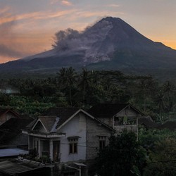 Perhatian! 17 Gunung Api di RI Dalam Status Waspada