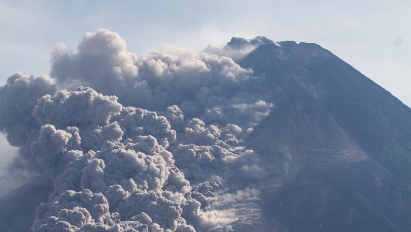 Lava spews out of Mount Merapi, Indonesia's most active volcano, as seen from the Kaliurang Selatan village in Srumbung, Magelang, Central Java on March 12, 2023. (Photo by DEVI RAHMAN / AFP) (Photo by DEVI RAHMAN/AFP via Getty Images)